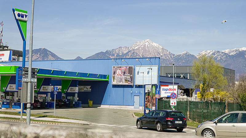 Kranj -  trgovina Top Dom Primskovo in OMV črpalka